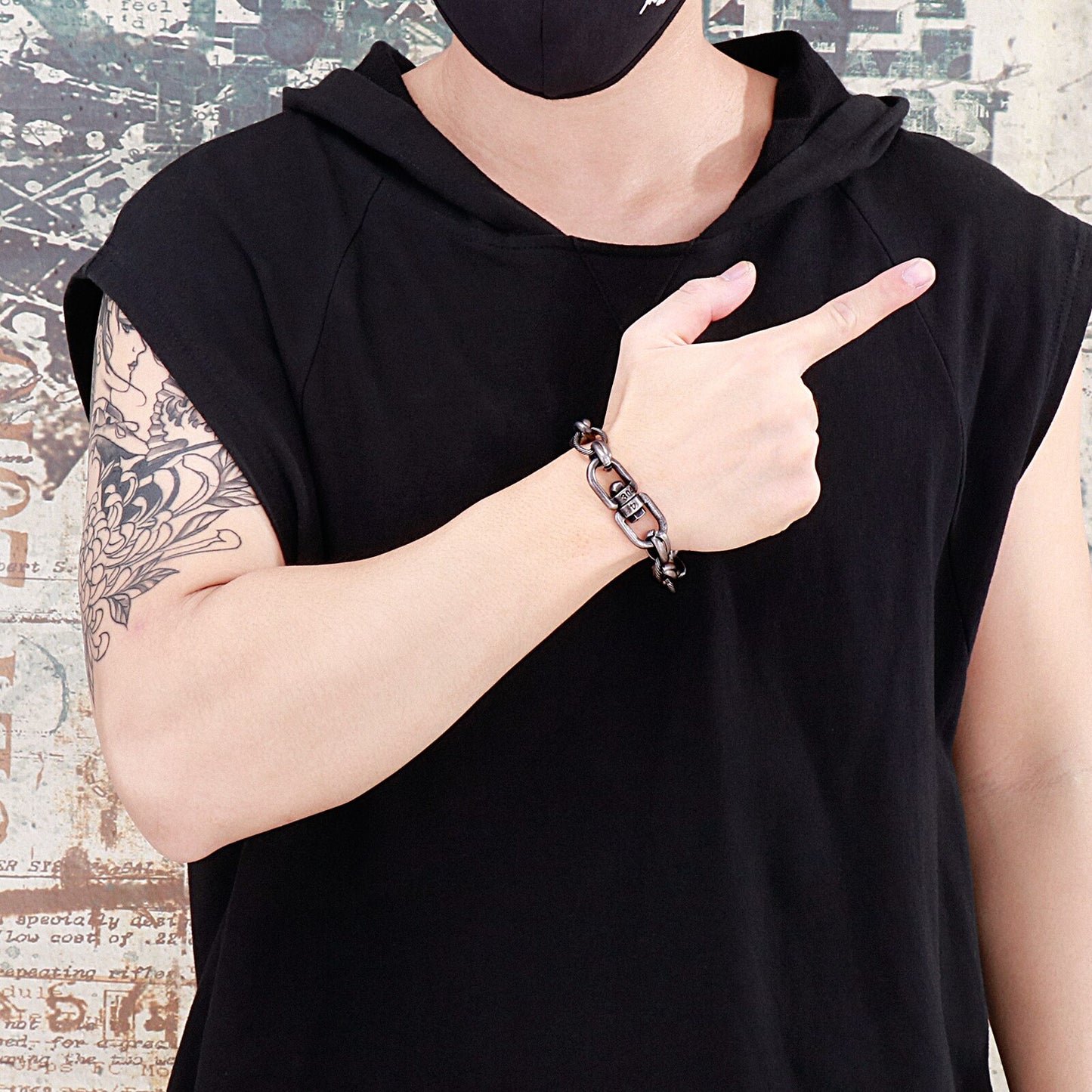 Carabiner Closure Twist Chain Bracelet