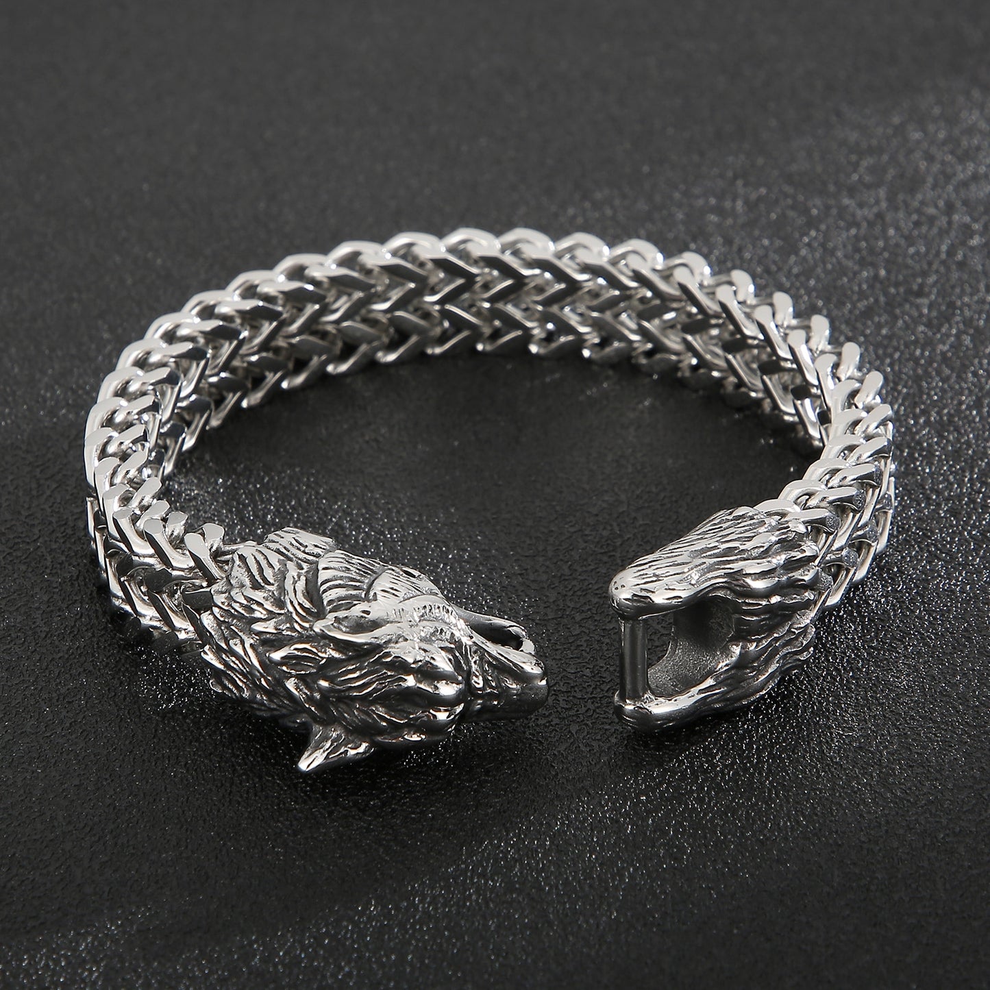 Wolf Head Animal Punk Men Bracelet Viking Retro Stainless Steel Wristband Charm Trendy Mesh Chain Bangle Jewelry