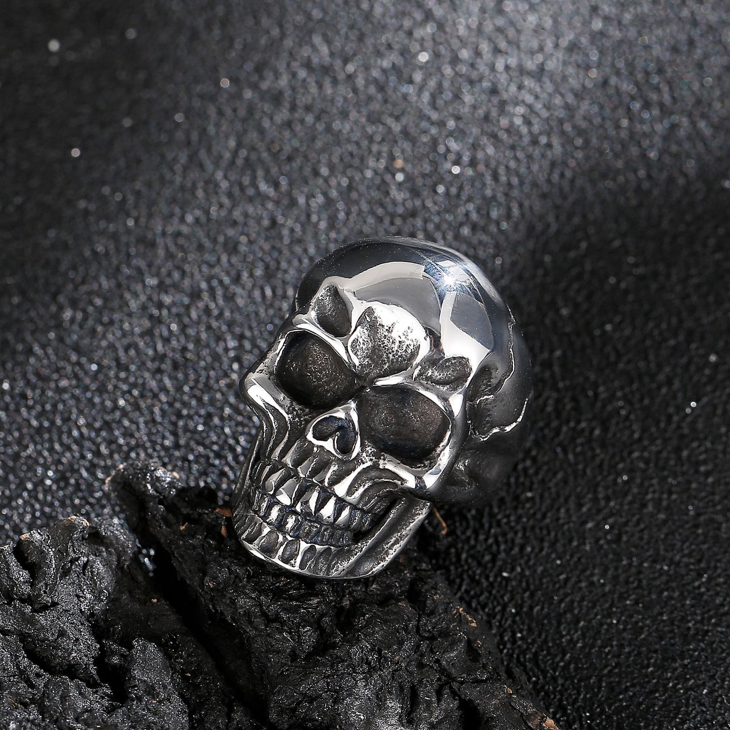 Gothic Cracked Skull Heavy Signet Ring