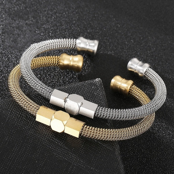 Screw Charm Stainless Steel Mesh Wristband